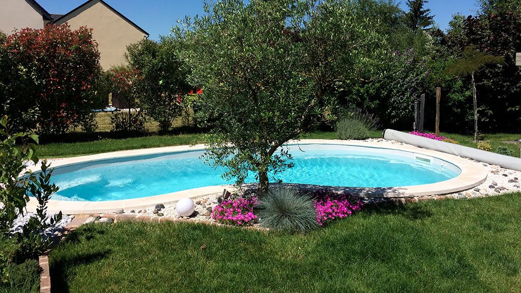 Cornaline – Piscine à fond plat avec banquettes confortables à Nantes