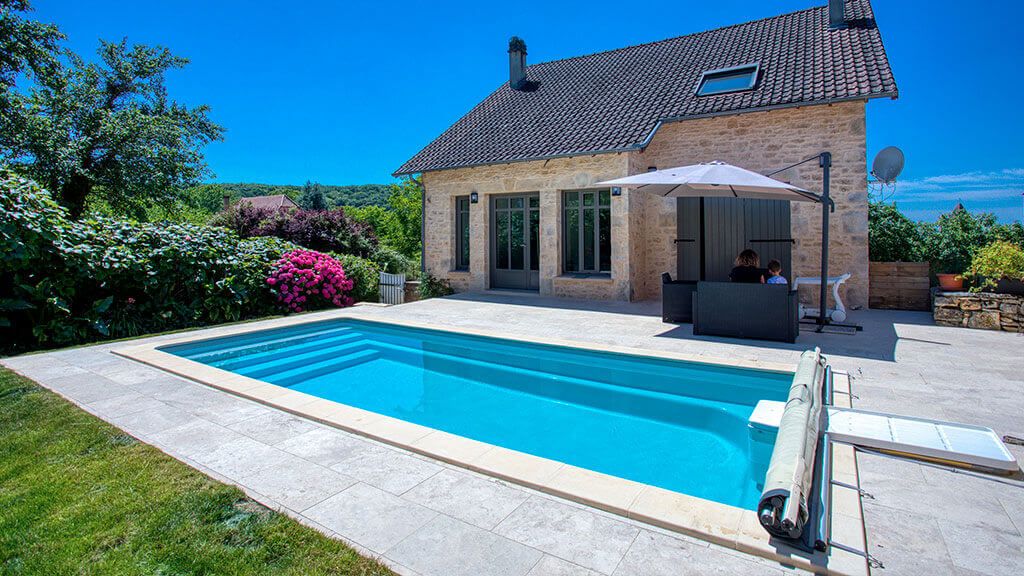 Krono : Piscines coques à fond plat pour un confort optimal à Nantes