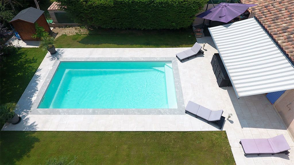Kryptonite : Piscine rectangulaire à fond incliné pour votre jardin