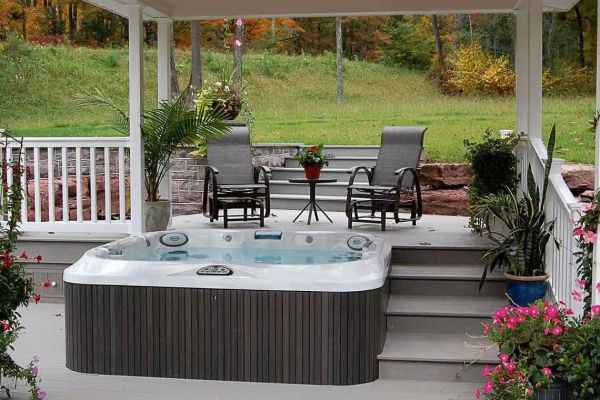 Spa J-365™ : 6 places, 48 jets PowerPro®, cascade et confort optimal