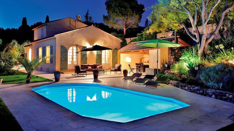 Cristal : Piscine coque compacte avec fond incliné à Nantes et Rennes