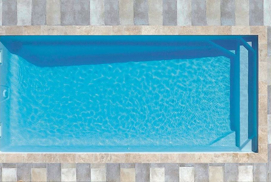 Kryptonite : Piscine rectangulaire à fond incliné pour votre jardin