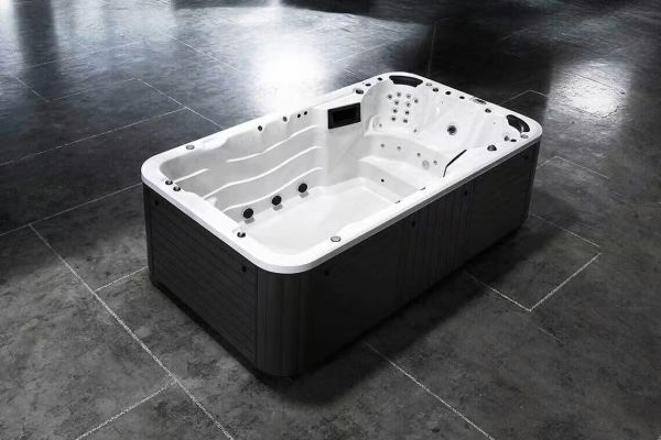 Spa de nage S-4000 : Compact et performant pour toute la famille