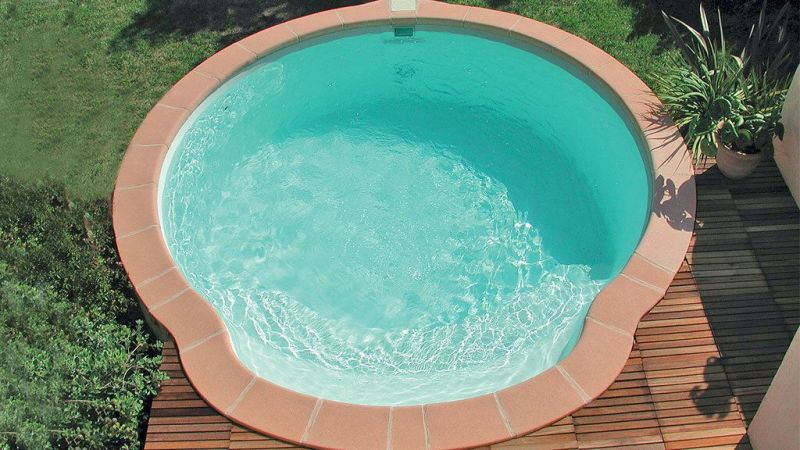 Nacre – Piscine coque ronde design et fond plat à Nantes et Rennes