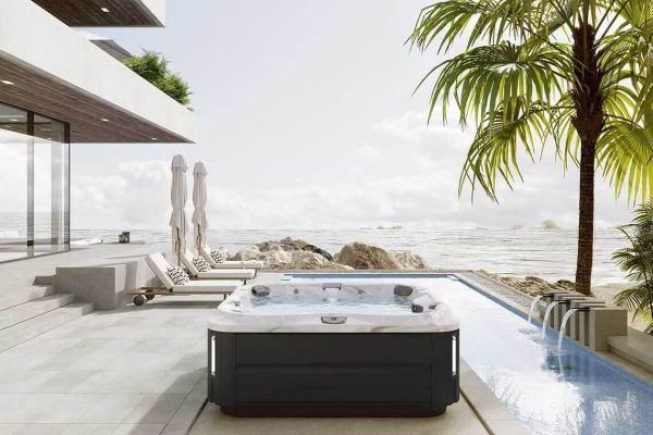 Spa J-385™ : Spa carré 6 places avec 49 jets et cascade élégante