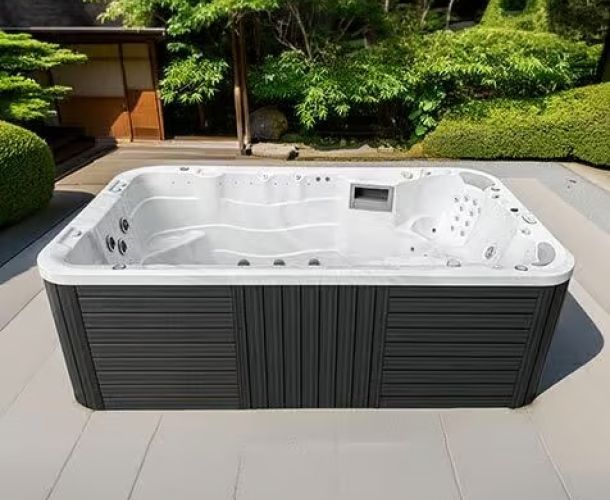 Spa de nage Jacuzzi® S4500 : nage à contre-courant et détente