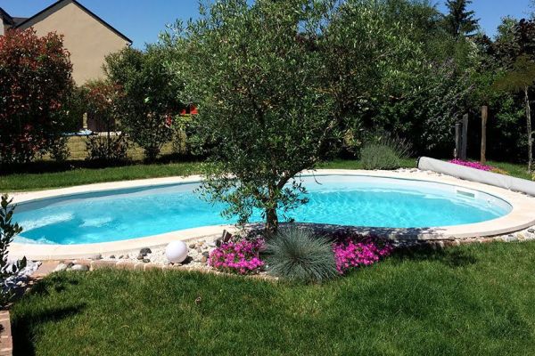 Cornaline – Piscine à fond plat avec banquettes confortables à Nantes