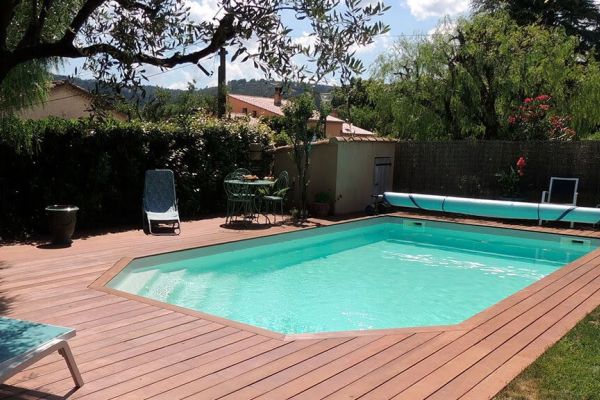 Tanzanite : Piscine coque rectangulaire à fond plat pour vos loisirs