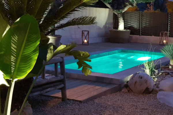Compact – Mini piscine avec banquette immergée