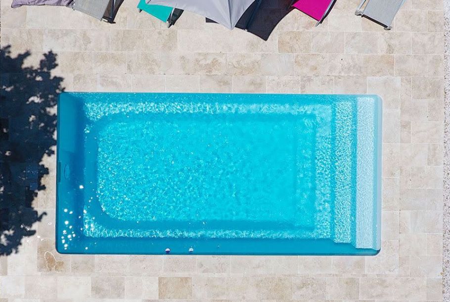 Cobalt – Piscine coque rectangulaire élégante et sécurisée à Nantes