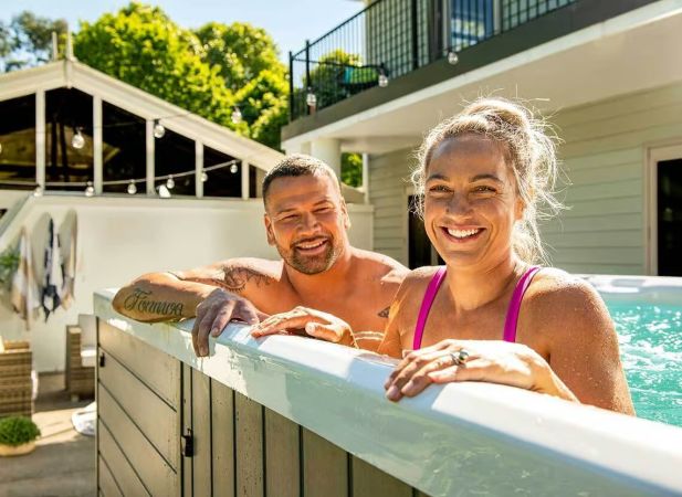 Spa de nage Jacuzzi® S4500 : nage à contre-courant et détente