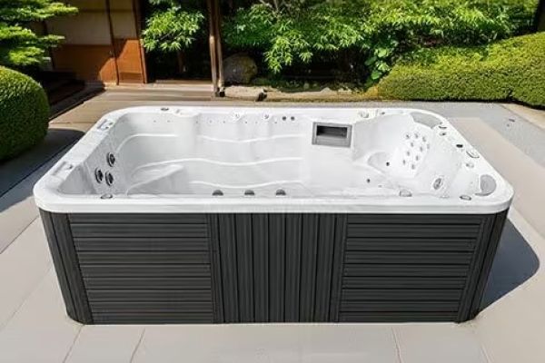 Spa de nage Jacuzzi® S4500 : nage à contre-courant et détente