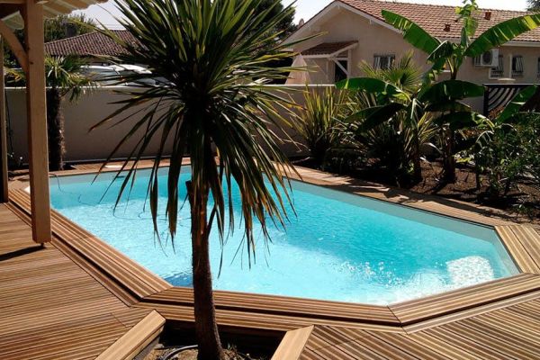 Cristal : Piscine coque compacte avec fond incliné à Nantes et Rennes