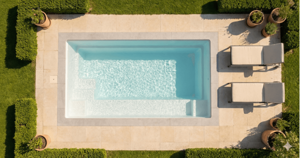 Angélite Mini avec bloc Filtrant – Piscine coque fond plat avec banquette