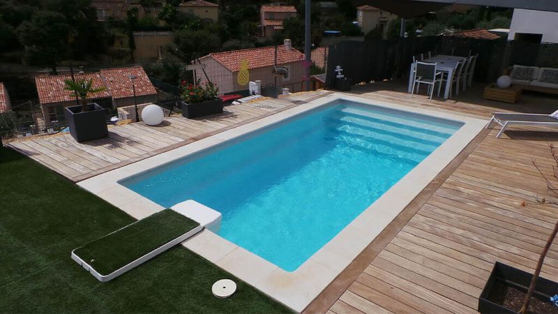Krono : Piscines coques à fond plat pour un confort optimal à Nantes