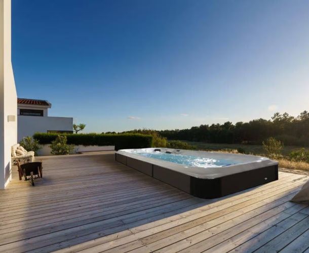 Spa de nage Jacuzzi® J-19 PowerPro™ – Entraînement puissant & récupération experte sur 5 mètres