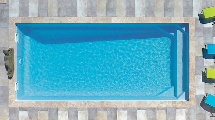 Kryptonite – Piscine rectangulaire à fond mixte