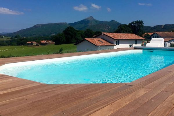 Onyx – Piscine coque familiale à fond incliné