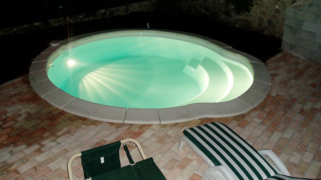 Nacre – Piscine ronde compacte et design