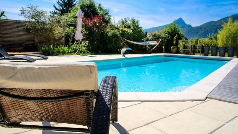 Tanzanite – Grande piscine rectangulaire conviviale