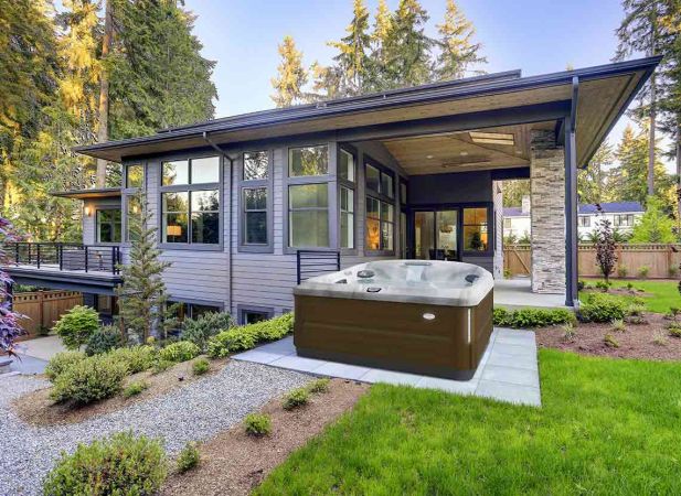 Spa J-485™ – Spa 6 places avec cascade centrale, sièges thérapeutiques et ProTouch™