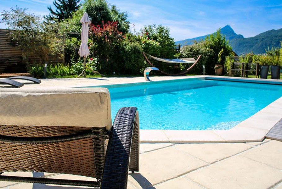 Tanzanite – Grande piscine rectangulaire conviviale