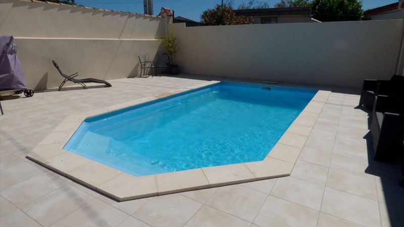 Lazuli – Piscine coque polyvalente à pans coupés