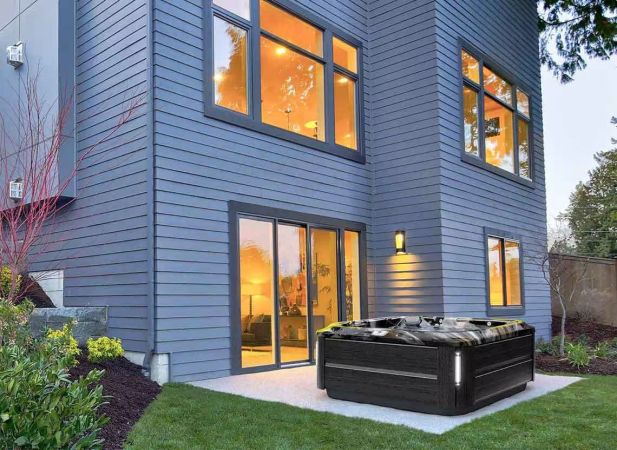 Spa J-365™ – Spa 6 places avec 48 jets PowerPro®, cascade et dôme plantaire