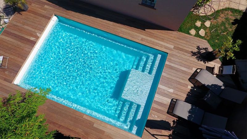 Galaxite – Piscine design avec bain de soleil intégré
