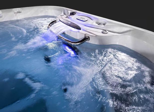 Spa de nage Jacuzzi® J-14 PowerPro™ – Entraînement fluide et récupération ciblée pour nageurs exigeants