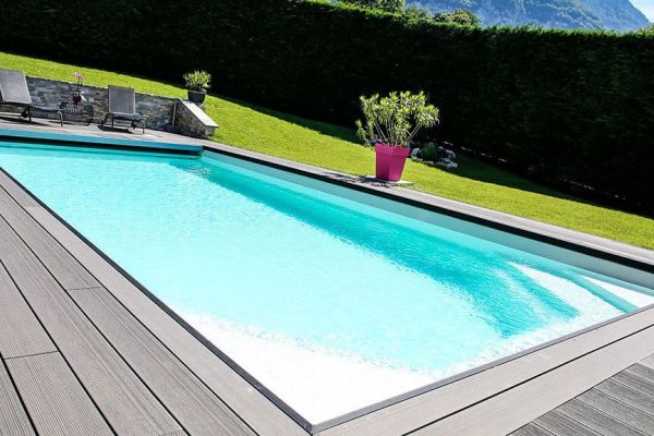 Célestine – Piscine moderne avec banquette et sécurité