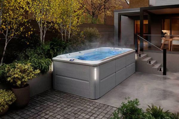 Spa de nage Jacuzzi® J-14 PowerPro™ – Entraînement fluide et récupération ciblée pour nageurs exigeants