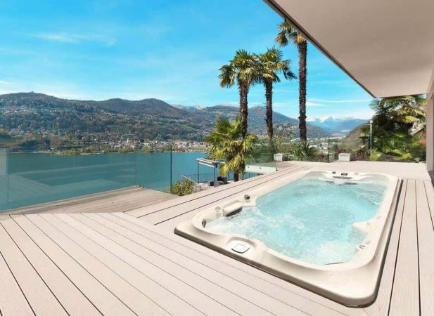 Spa de nage Jacuzzi® J-16 PowerPro™ – Nage fluide, entraînement complet et récupération ciblée