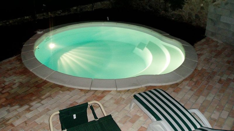 Nacre – Piscine ronde compacte et design